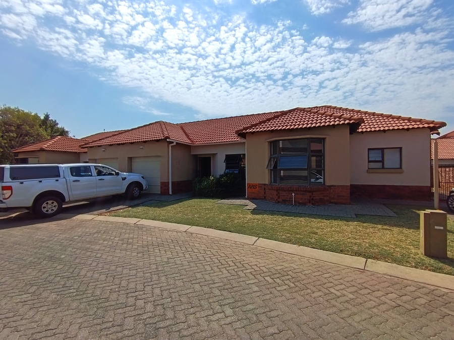2 Bedroom Property for Sale in Waterval East North West